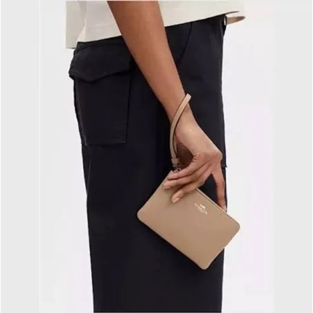 NWT Coach Corner Zip Wristlet Women Small Taupe Gold Crossgrain Leather CV396 - Picture 2 of 11